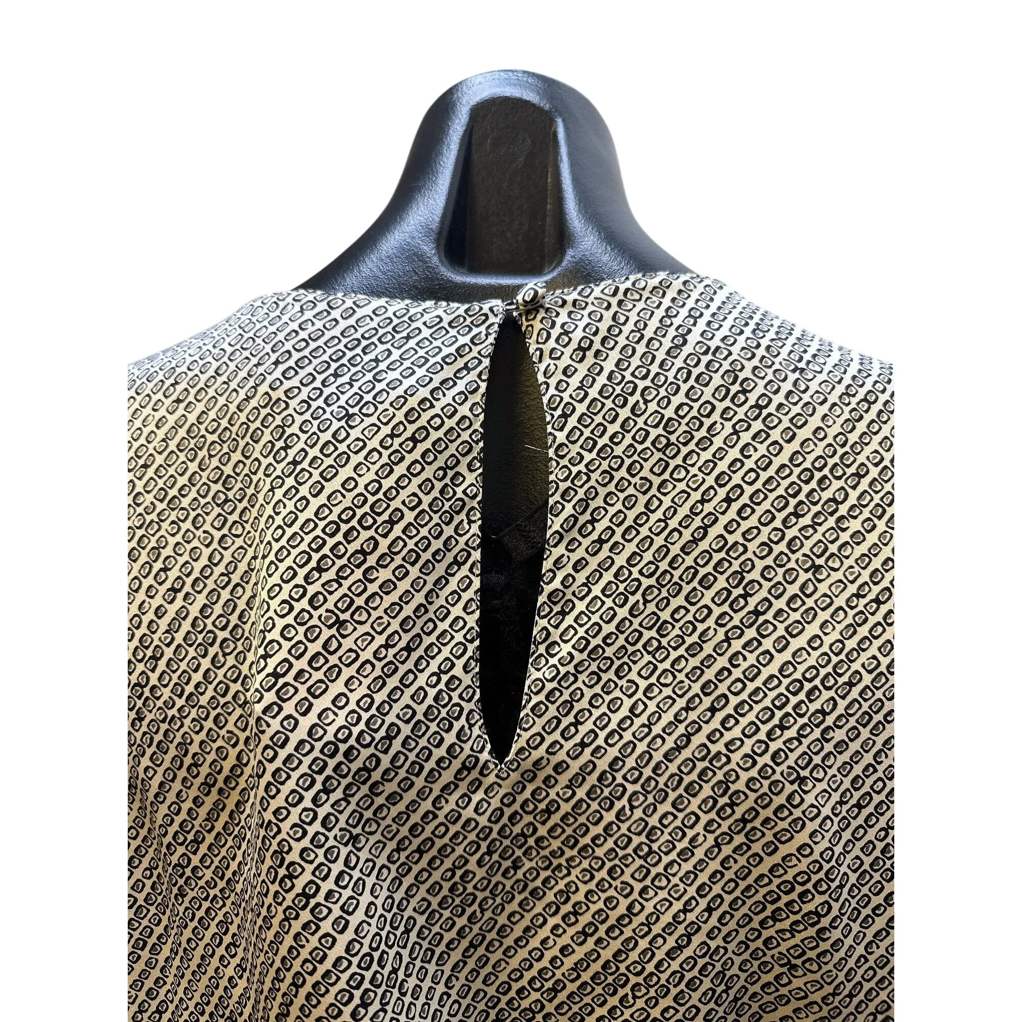 5a7 Metallic Silver & Black Long Sleeve Blouse w/Front Tie Detail Size S
