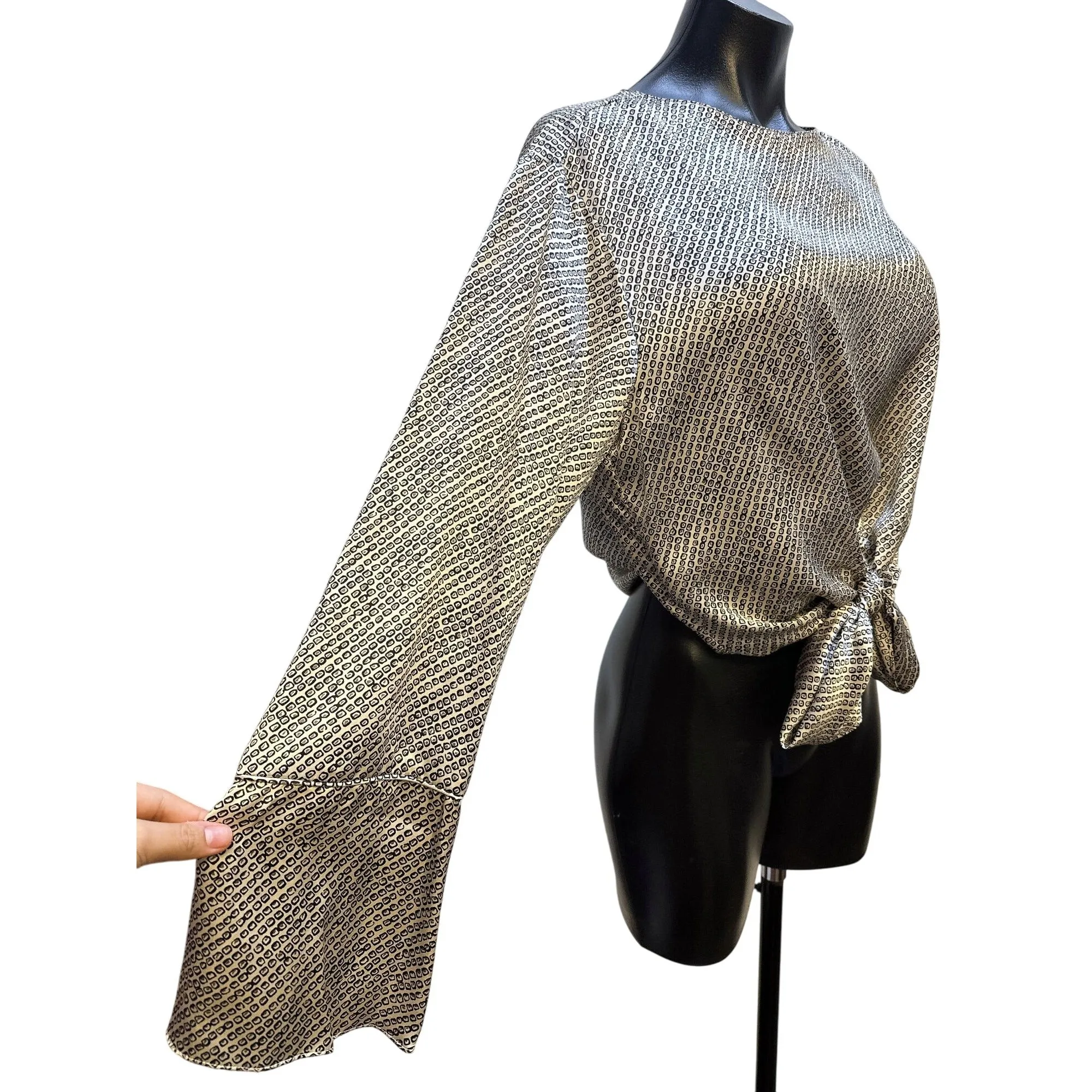 5a7 Metallic Silver & Black Long Sleeve Blouse w/Front Tie Detail Size S