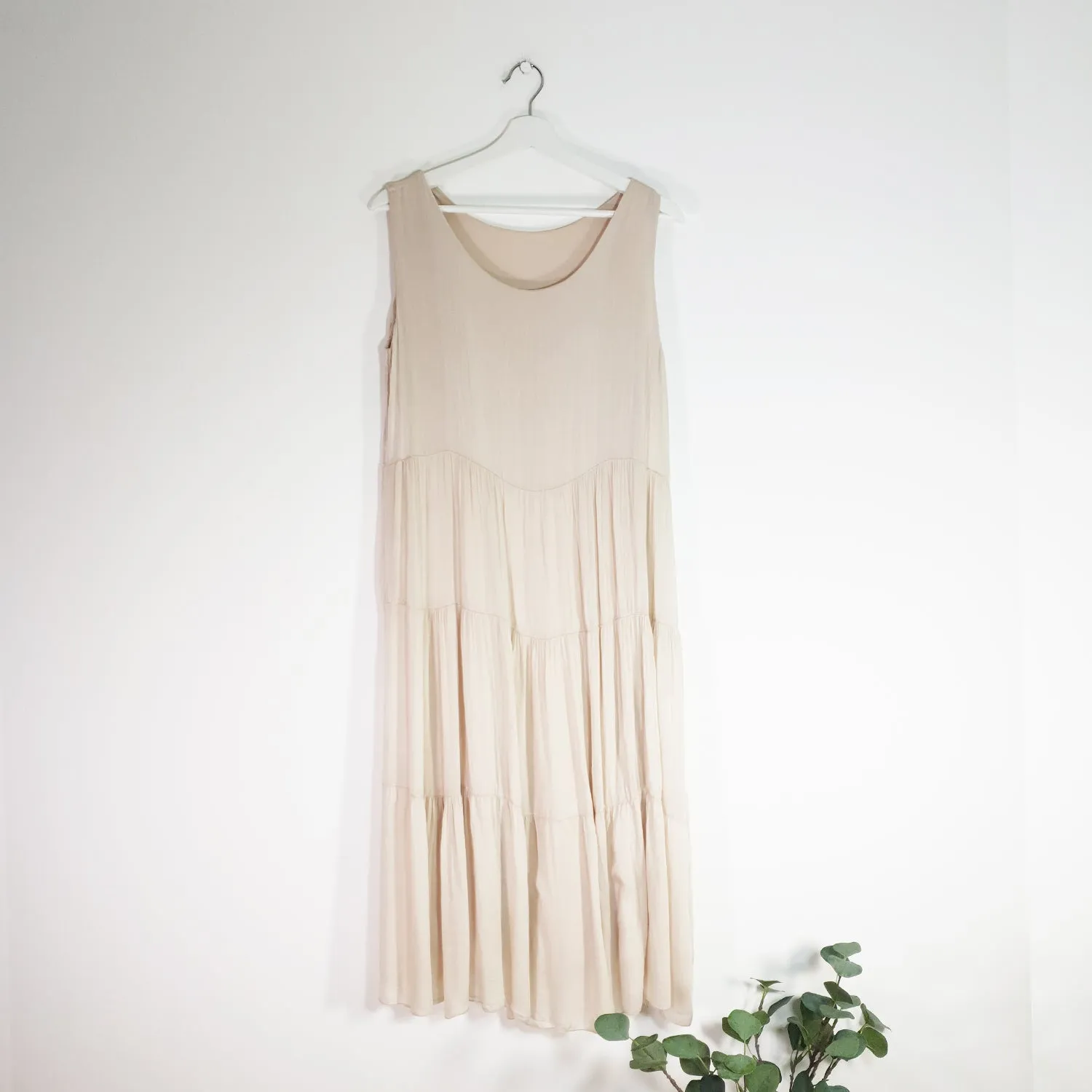 Silk mix sleevless goddess dress with comfortable undergarment