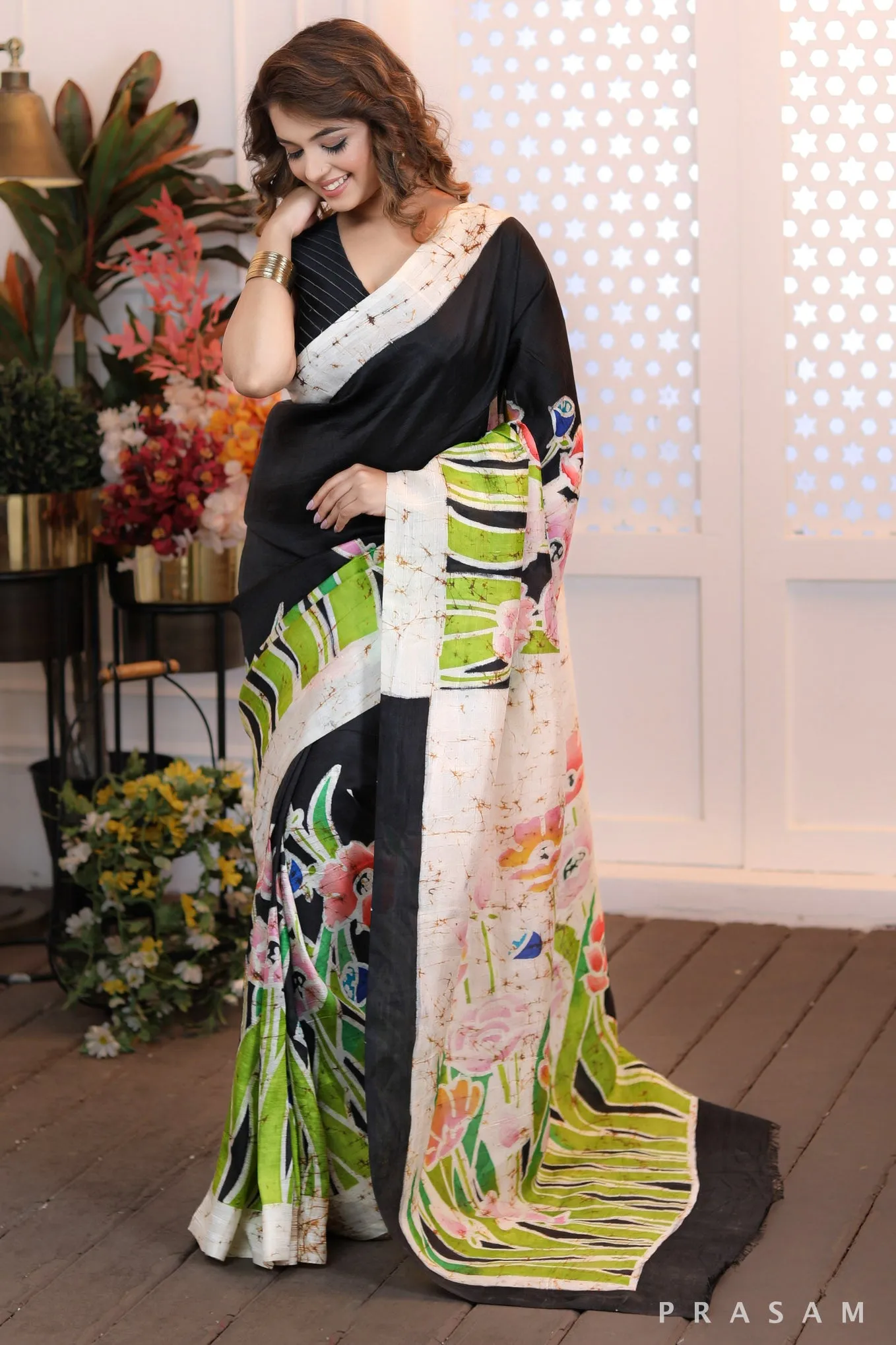 Tropical Paradise Stylish Black Hand Painted Silk Saree