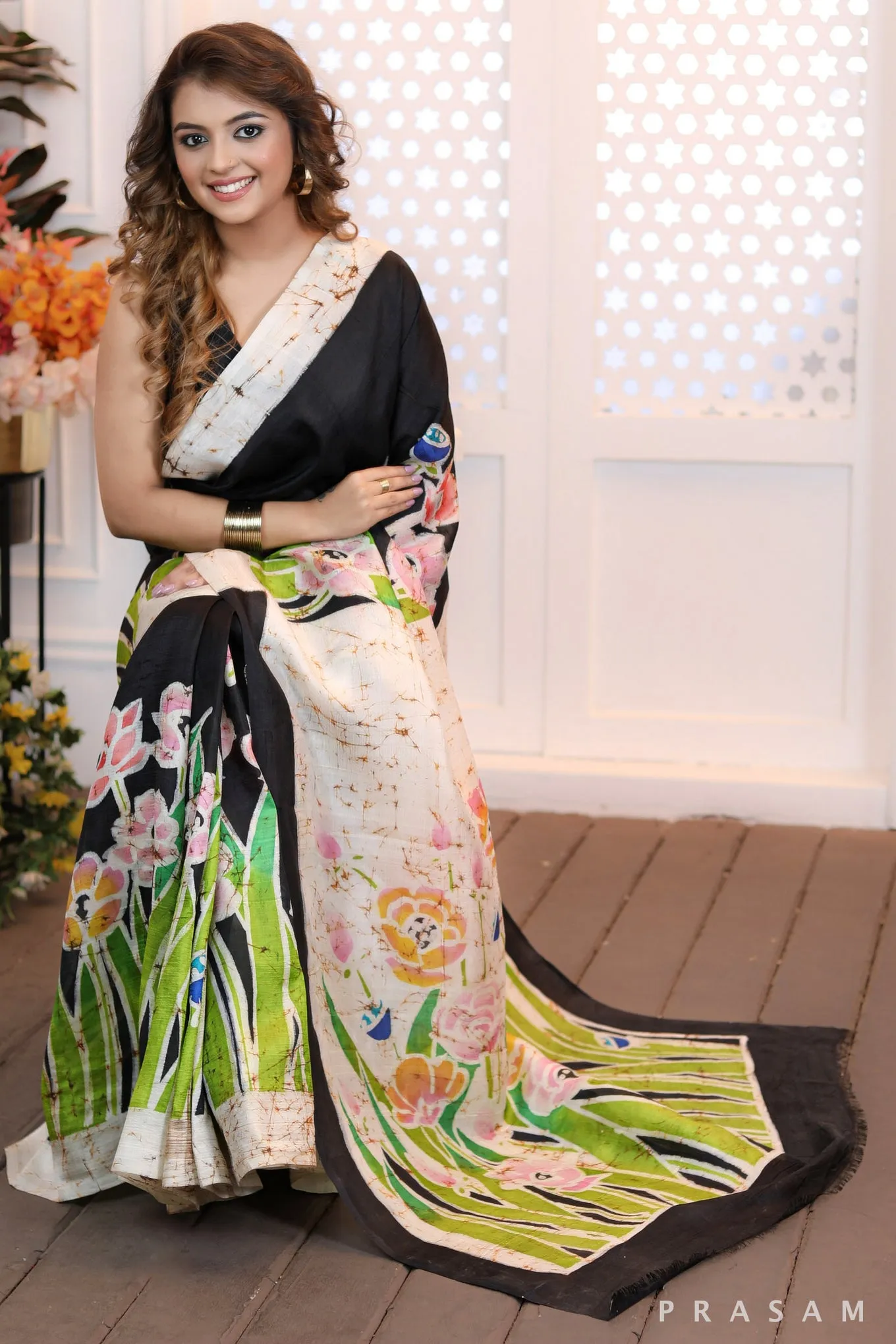 Tropical Paradise Stylish Black Hand Painted Silk Saree