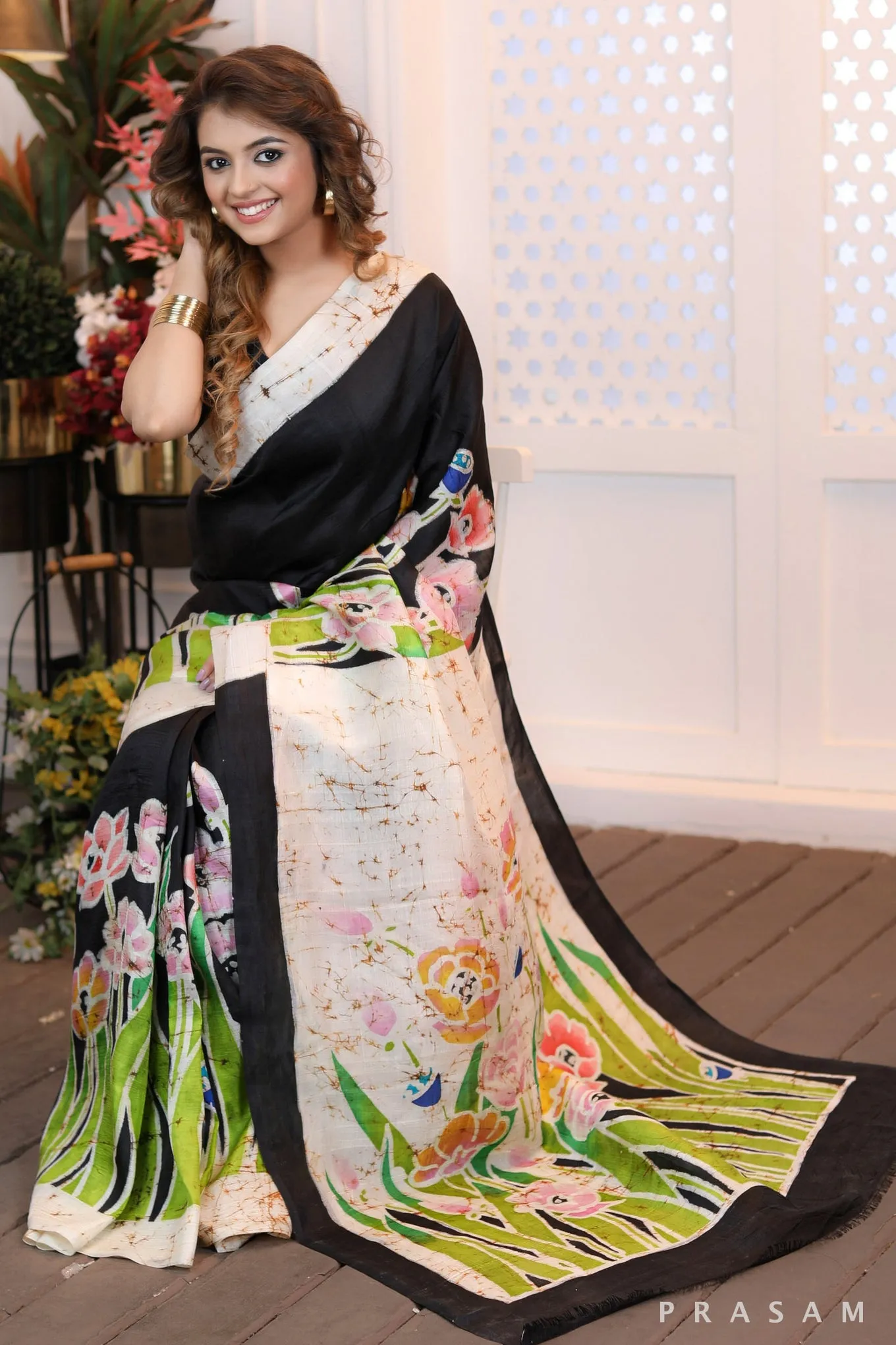 Tropical Paradise Stylish Black Hand Painted Silk Saree