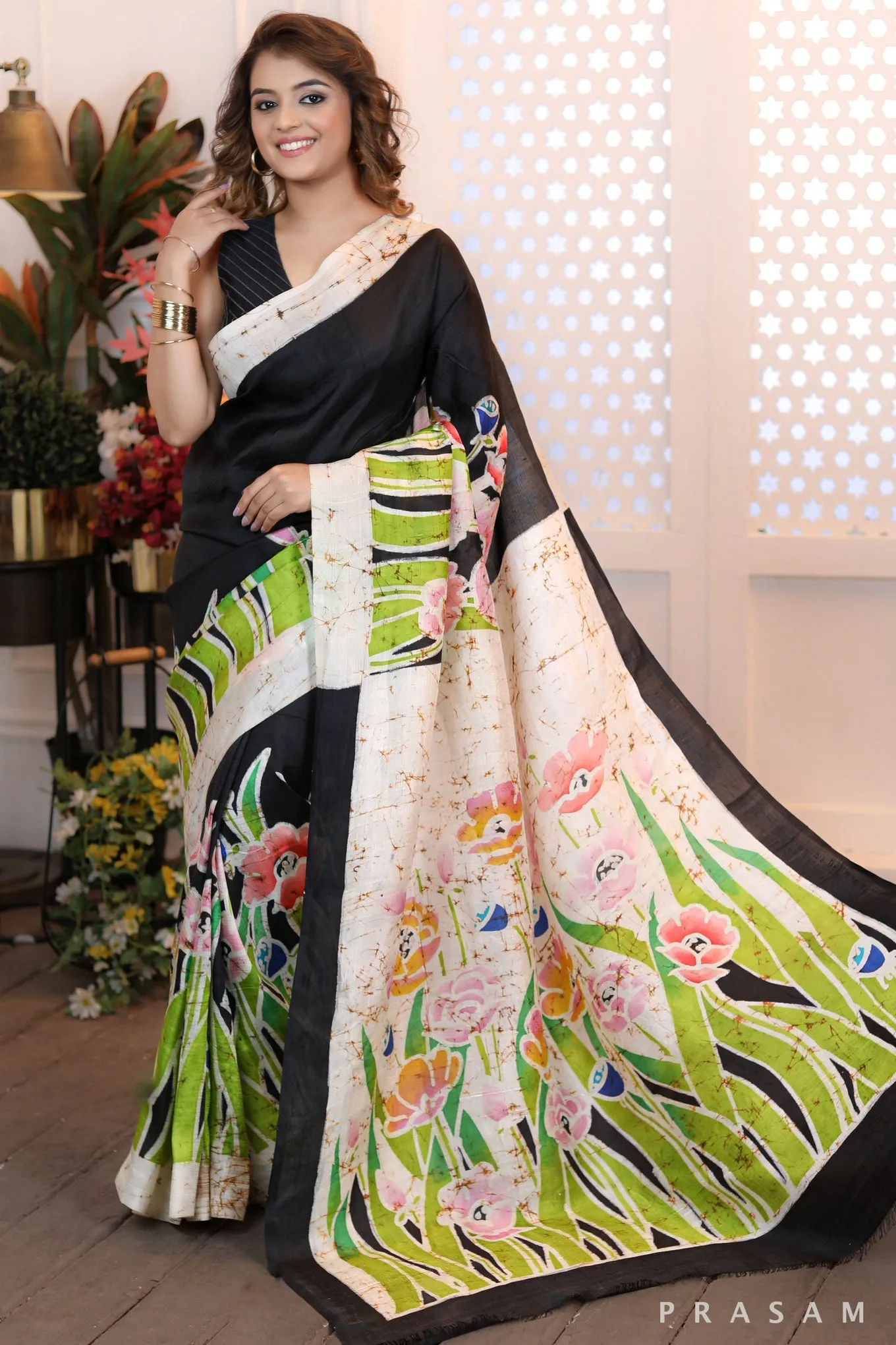 Tropical Paradise Stylish Black Hand Painted Silk Saree